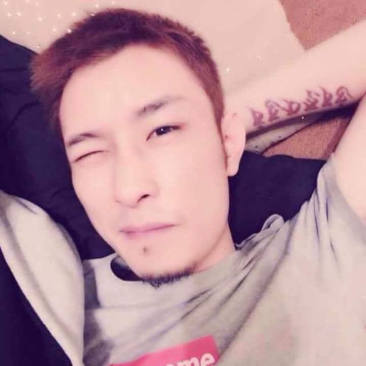 难得拥抱的第一张照片--信阳相亲服务中心
