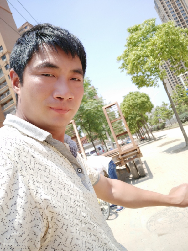 勇哥的第一张照片--信阳相亲服务中心