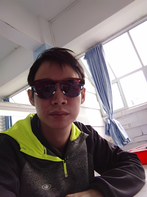 五华移民男的第一张照片--信阳相亲服务中心