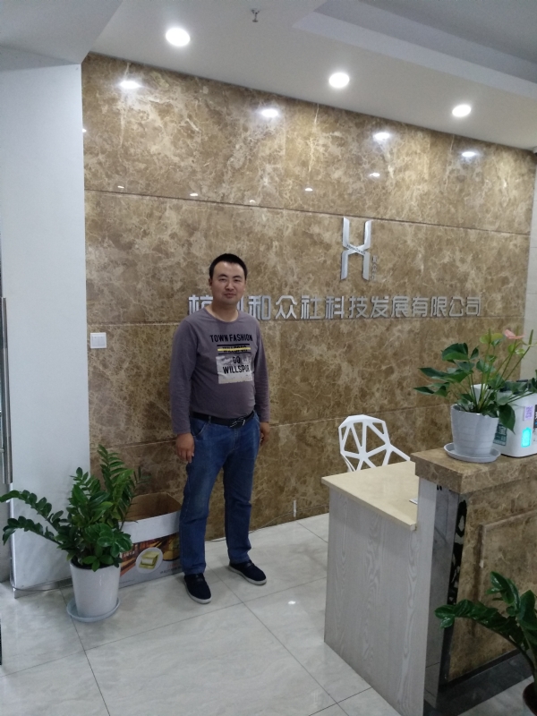 雨中的伞的第一张照片--信阳相亲服务中心