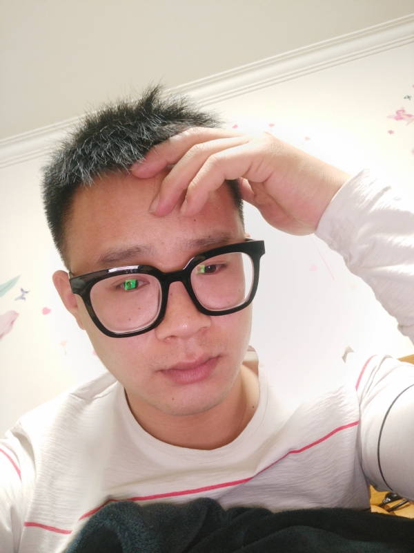华灯初上的夜晚的第一张照片--信阳相亲服务中心
