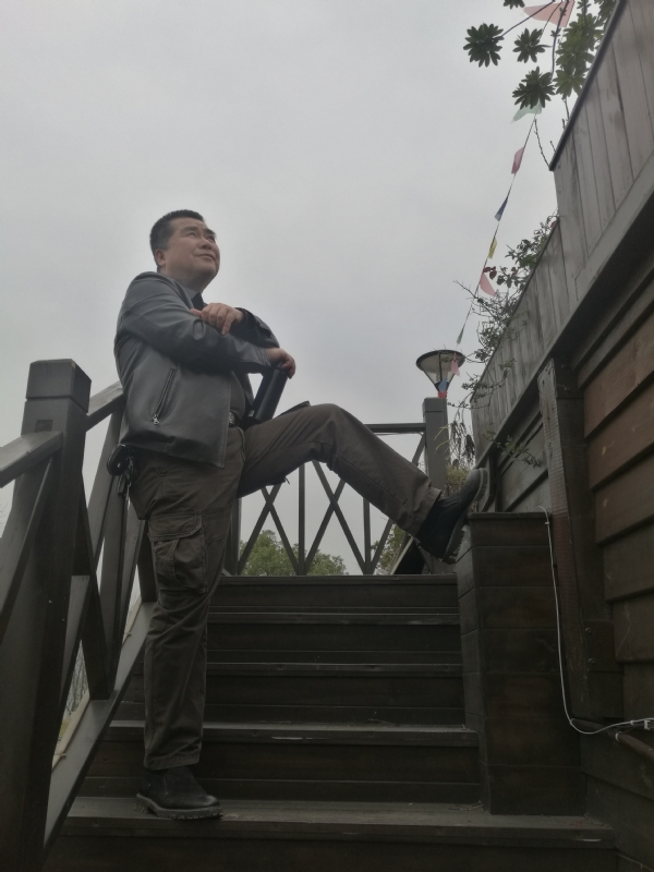 孤单背影的第一张照片--信阳相亲服务中心