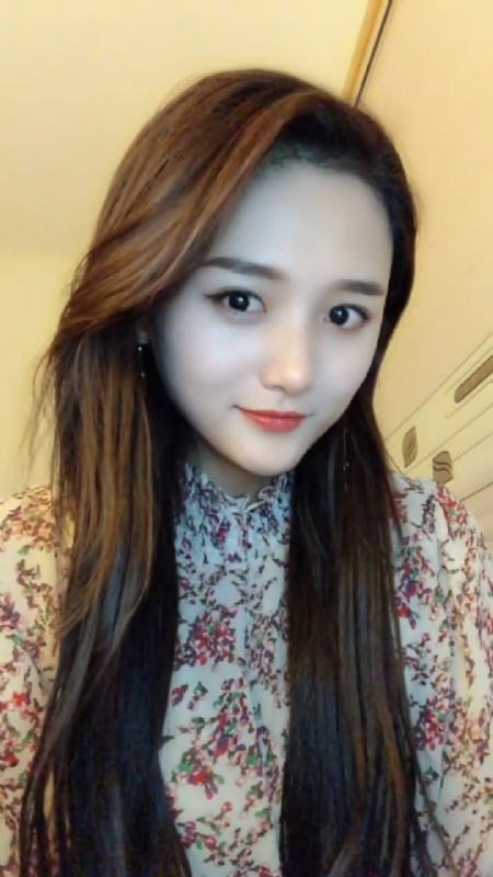 淡然一笑的第一张照片--信阳相亲服务中心