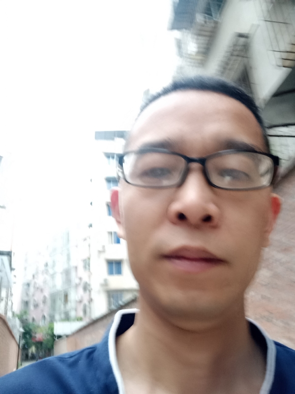 眼镜的第一张照片--信阳相亲服务中心