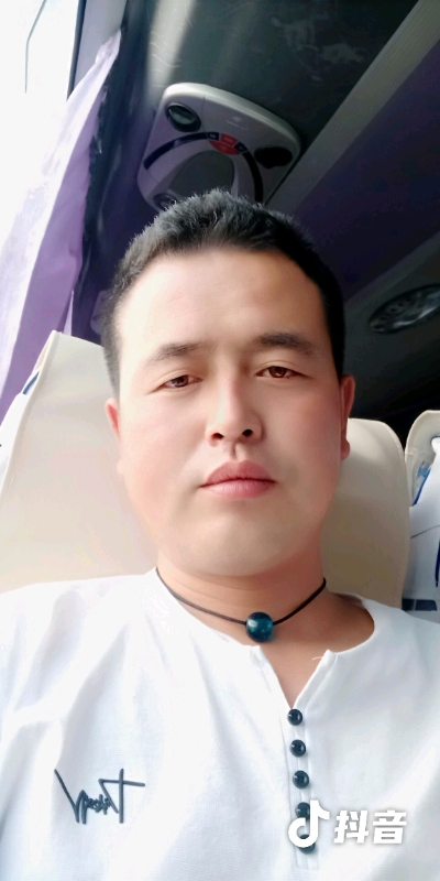 瞬间被爱上的第一张照片--信阳相亲服务中心