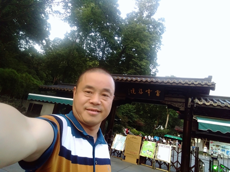 夏雨晨紫的第一张照片--信阳相亲服务中心