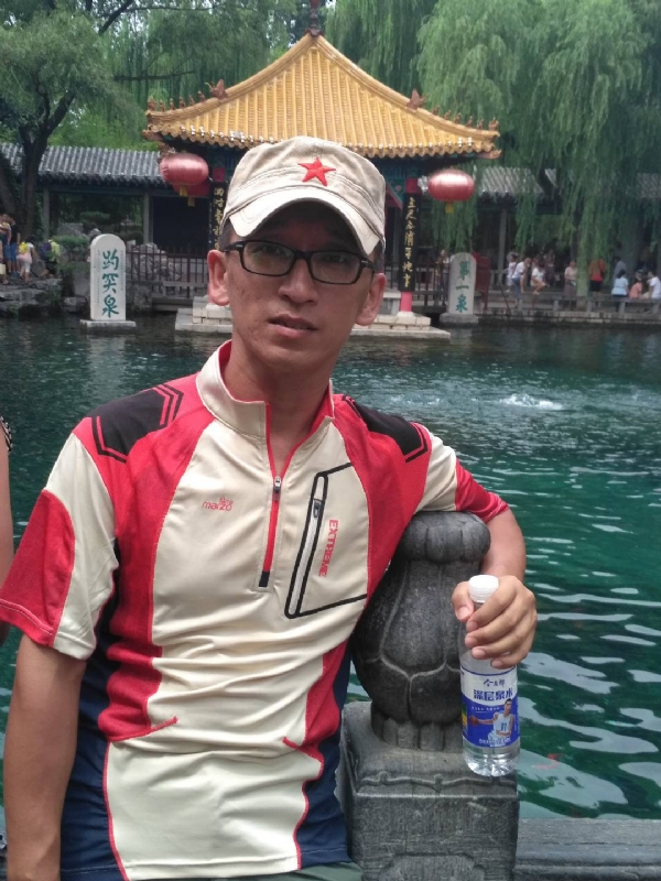 晓峰的第一张照片--信阳相亲服务中心