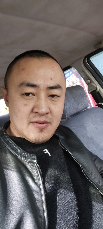 精神九哥的第一张照片--信阳相亲服务中心