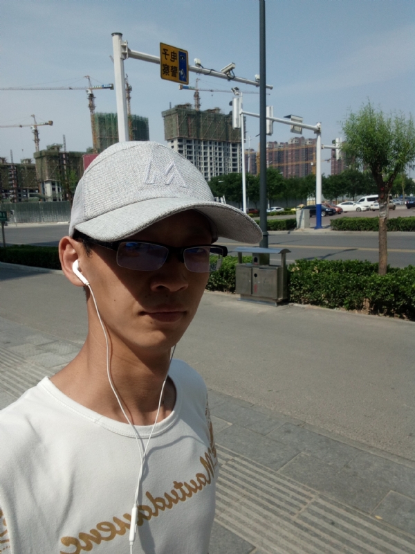 挥一挥手什么都没有的第一张照片--信阳相亲服务中心