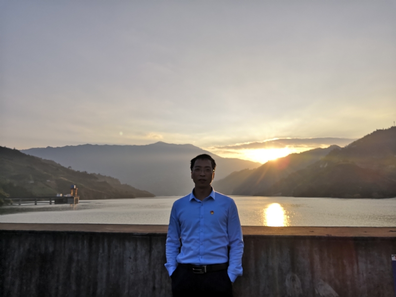 庸人自扰的第一张照片--信阳相亲服务中心