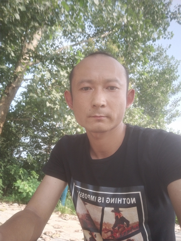 80大叔的第一张照片--信阳相亲服务中心