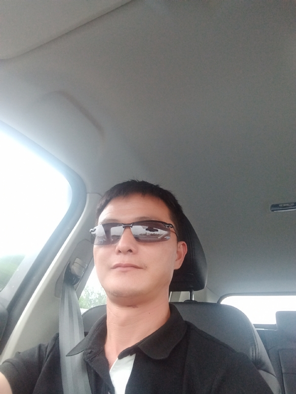 孤独的男人的第二张照片--信阳相亲服务中心