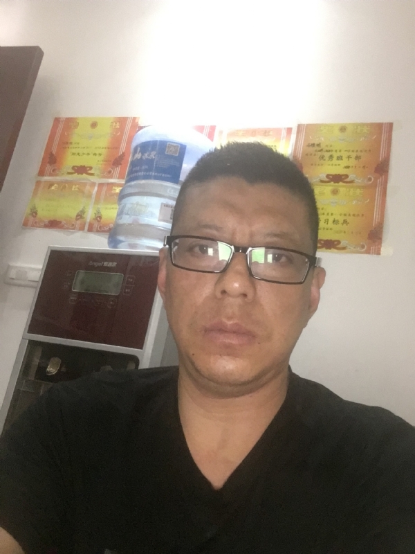 牵手的第一张照片--信阳相亲服务中心