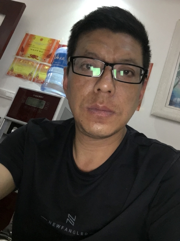 牵手的第三张照片--信阳相亲服务中心