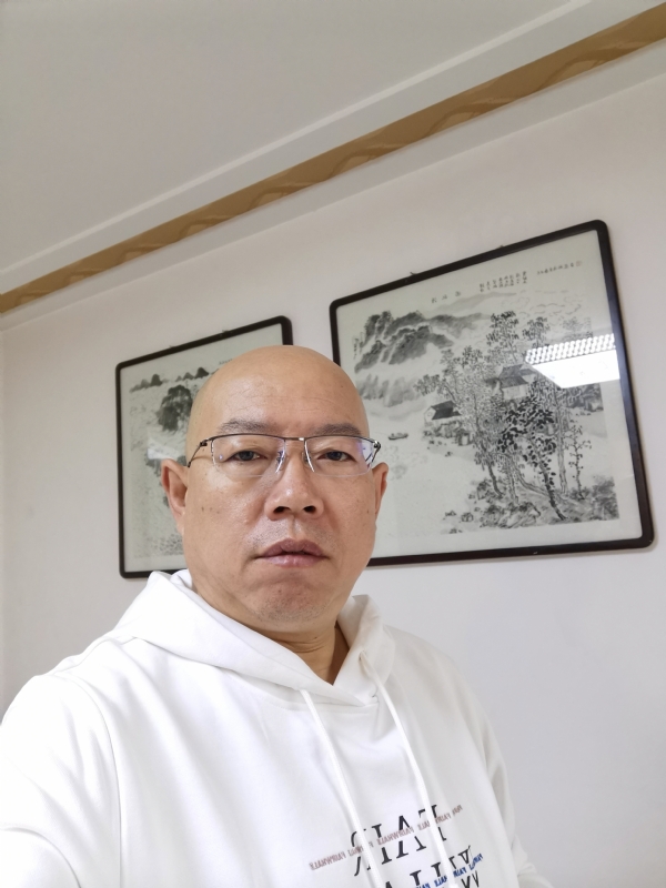 光头博士的第一张照片--信阳相亲服务中心