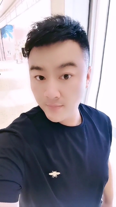 微风徐徐的第一张照片--信阳相亲服务中心