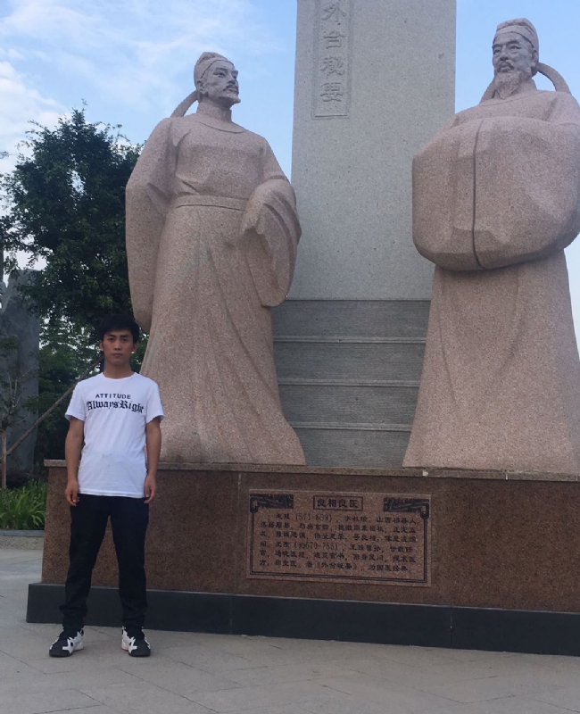 仰望x未来的第一张照片--信阳相亲服务中心