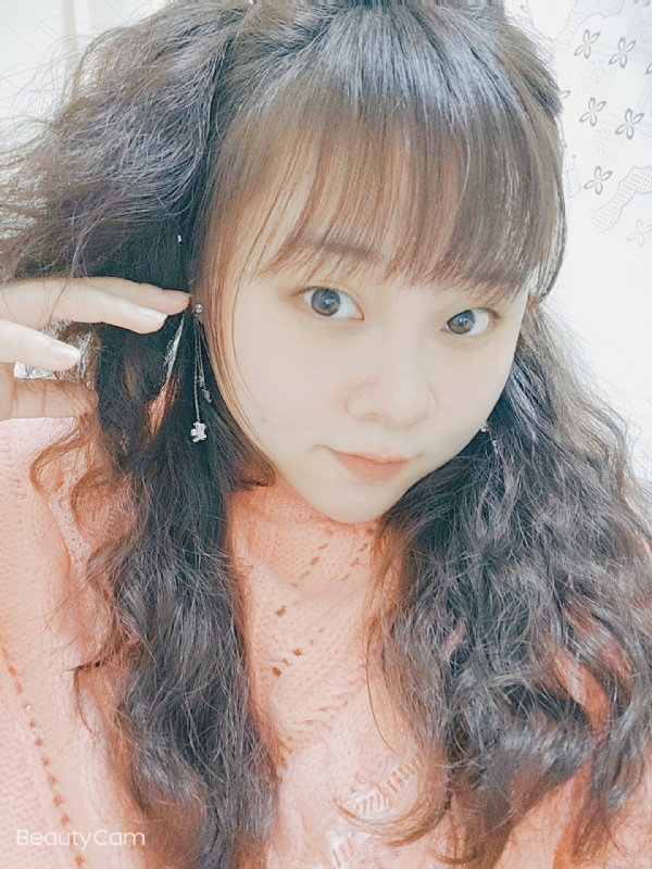 艾薇儿的第一张照片--信阳相亲服务中心
