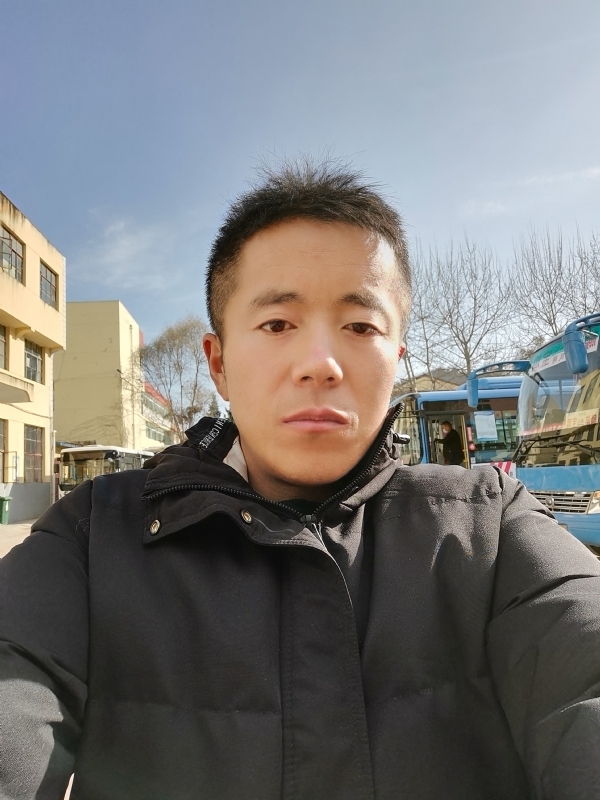 孤独的云的第三张照片--信阳相亲服务中心