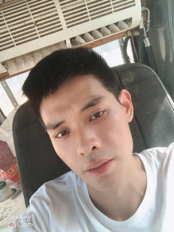小董的第一张照片--信阳相亲服务中心