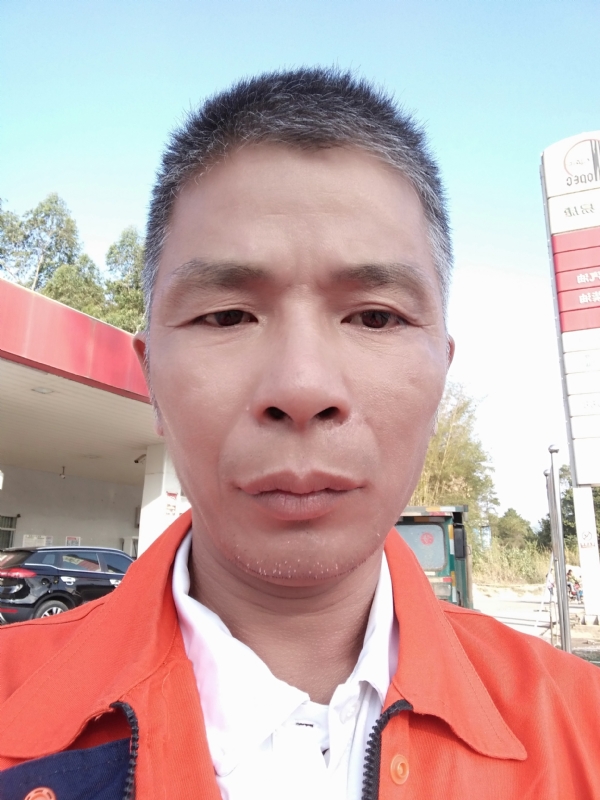 静候缘分的第一张照片--信阳相亲服务中心