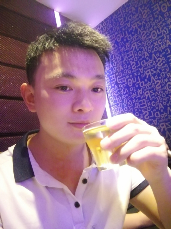 幸福的拥抱的第一张照片--信阳相亲服务中心