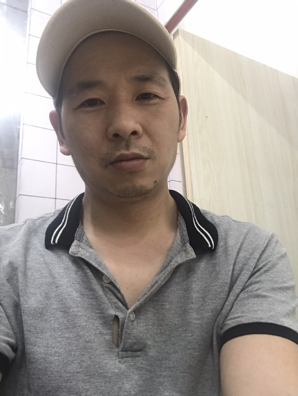 老何的第一张照片--信阳相亲服务中心