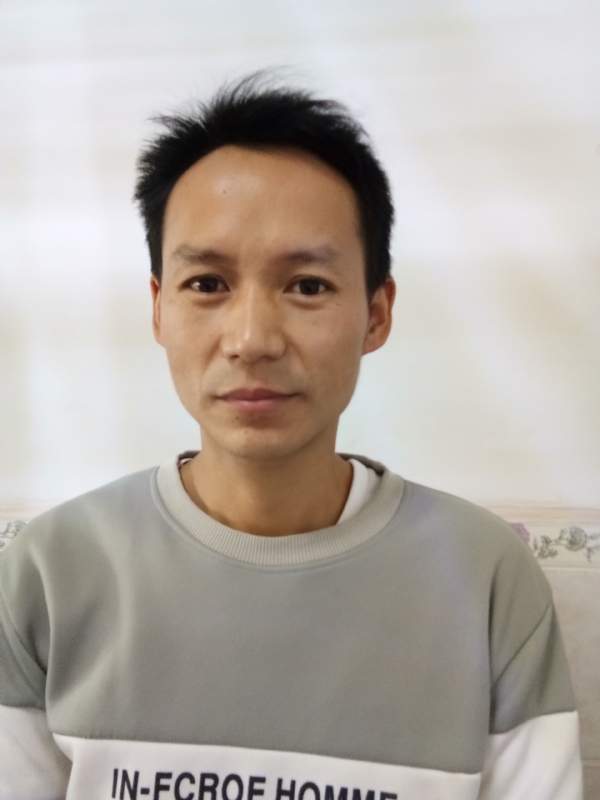 单亲爸爸的第一张照片--信阳相亲服务中心
