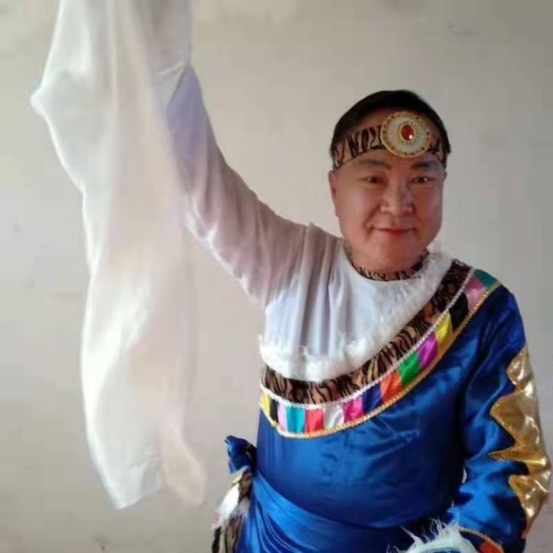走在冷风中的第一张照片--信阳相亲服务中心