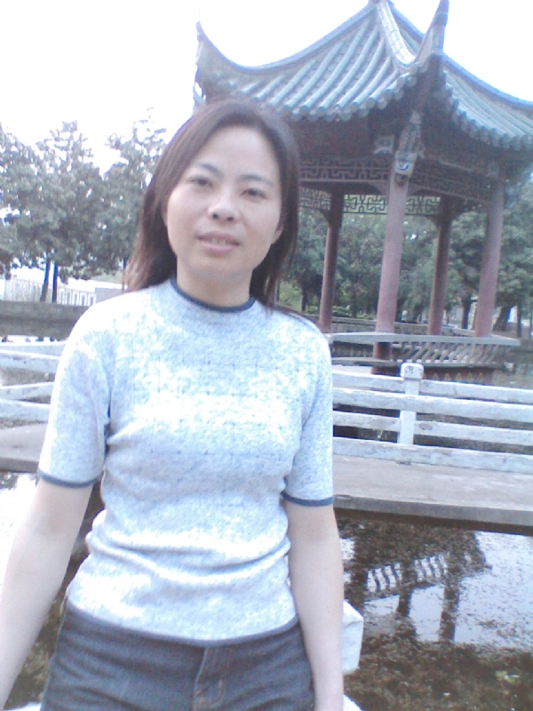 小草的第二张照片--信阳相亲服务中心