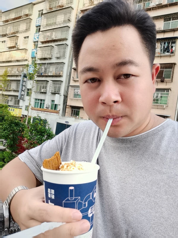 K金o的第一张照片--信阳相亲服务中心