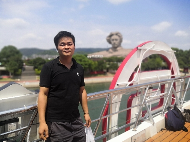 龙的传人的第一张照片--信阳相亲服务中心