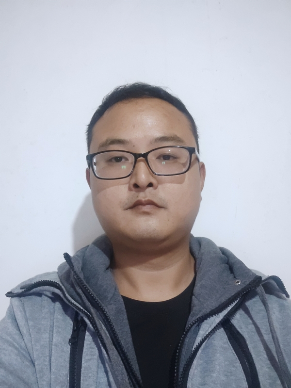 爱在一瞬间的第一张照片--信阳相亲服务中心