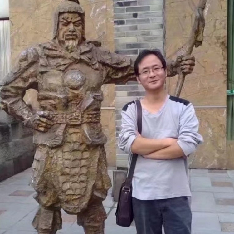 孤狼的第三张照片--信阳相亲服务中心