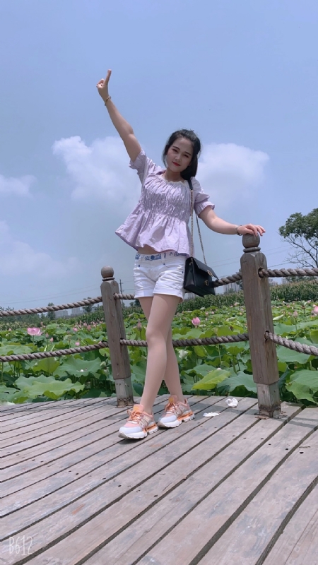 秋水伊人的第一张照片--信阳相亲服务中心