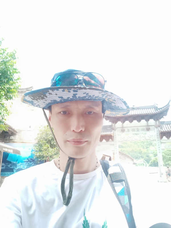 童群海的第一张照片--信阳相亲服务中心
