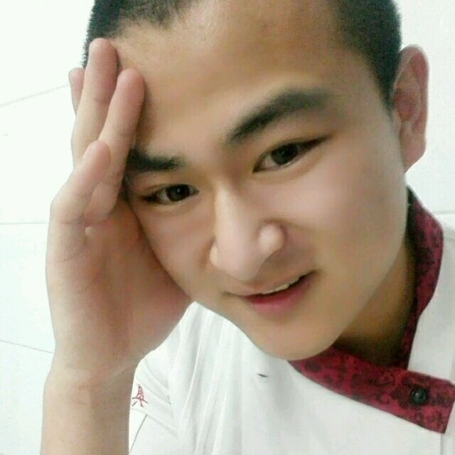 人潮拥挤的第一张照片--信阳相亲服务中心