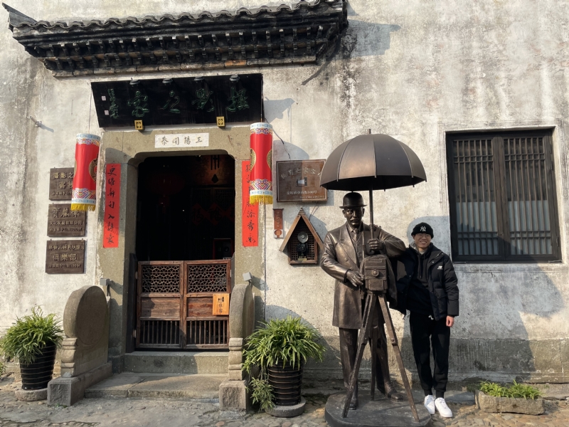 喝可乐的猫的第一张照片--信阳相亲服务中心