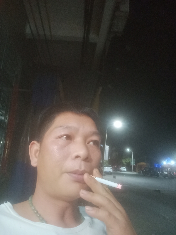 善解人意的第一张照片--信阳相亲服务中心