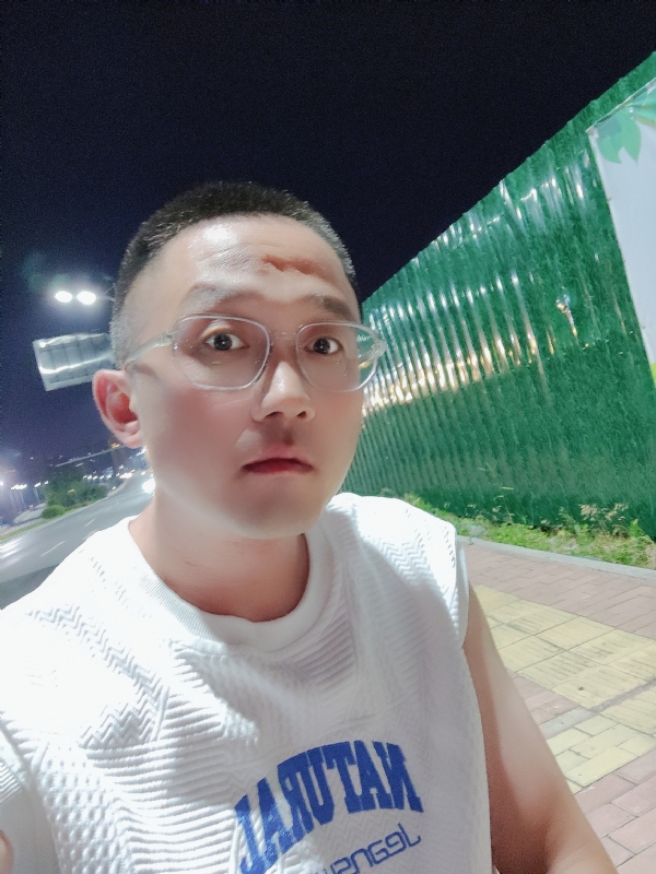 清风烈酒的第一张照片--信阳相亲服务中心