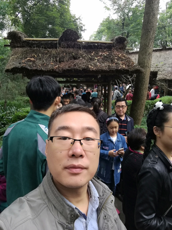 撑起一片天的第一张照片--信阳相亲服务中心
