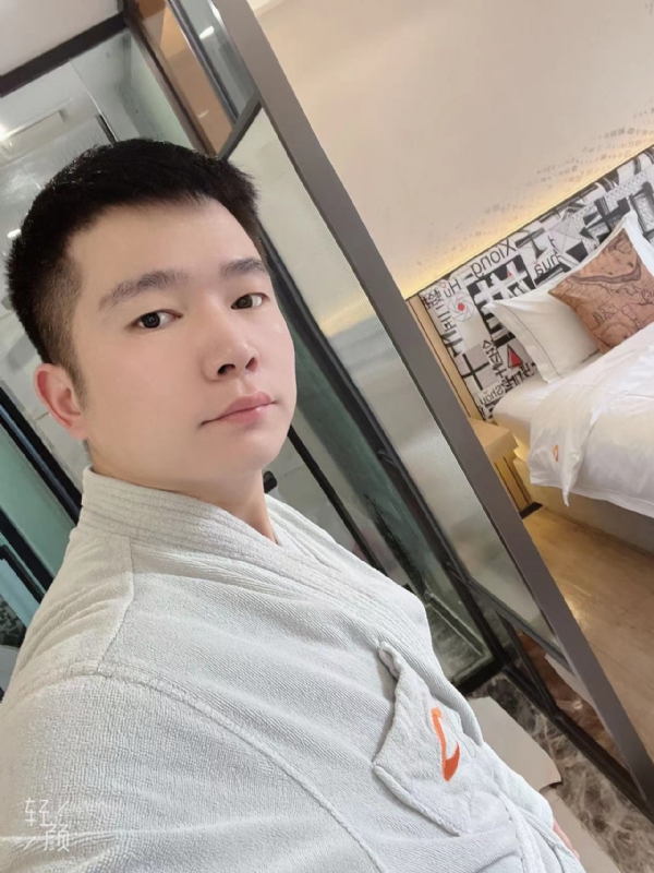 绿帽的第一张照片--信阳相亲服务中心