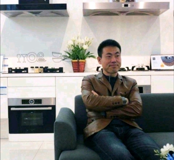 奋斗的执着的第一张照片--信阳相亲服务中心