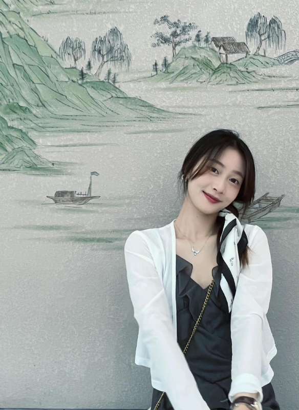 小趴菜的第一张照片--信阳相亲服务中心