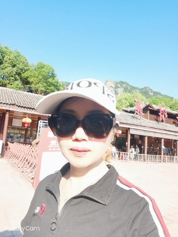 山百合的第一张照片--信阳相亲服务中心