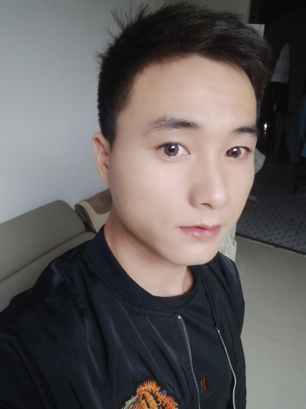 何凡的第三张照片--信阳相亲服务中心