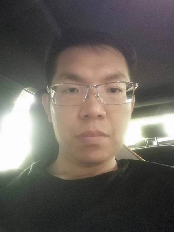 小黑包的第一张照片--信阳相亲服务中心