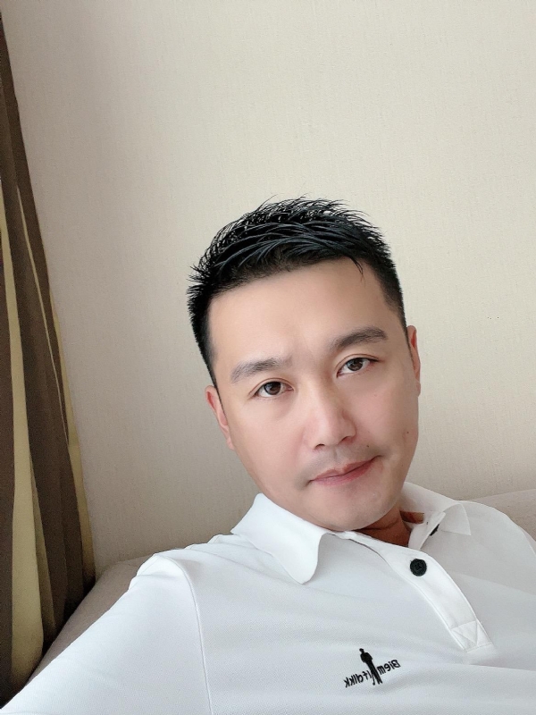 笑望人非的第一张照片--信阳相亲服务中心