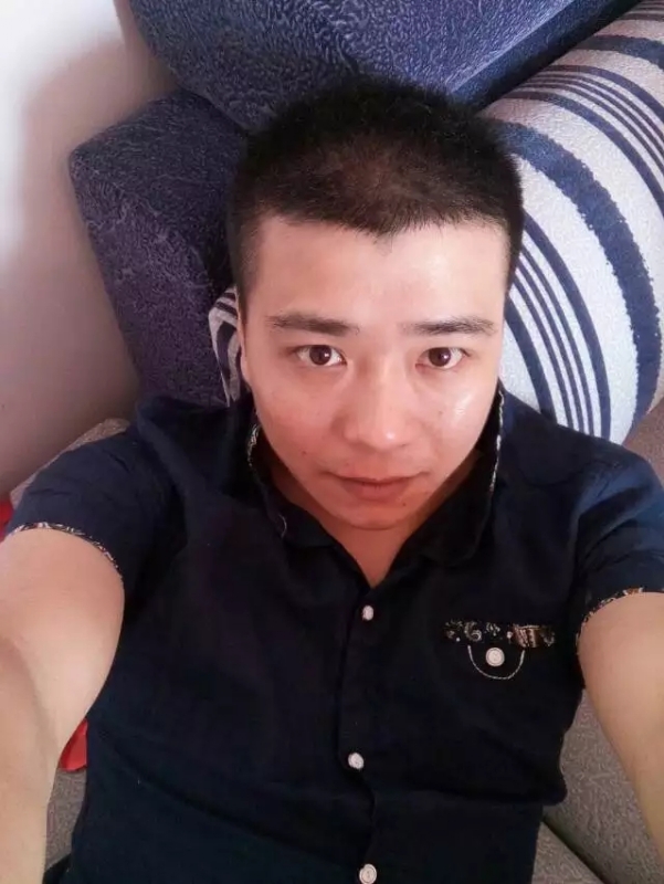 漫步的面包的第一张照片--信阳相亲服务中心
