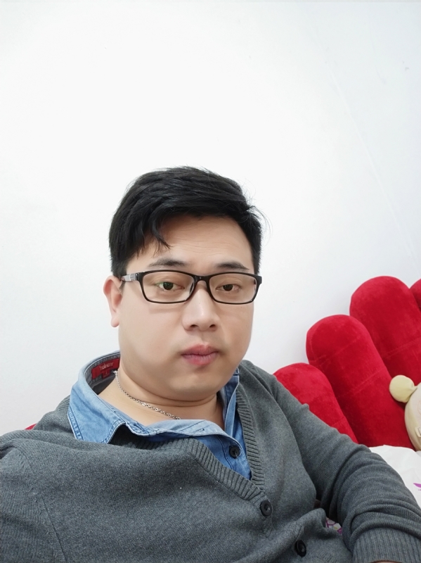 何必在亿的第一张照片--信阳相亲服务中心